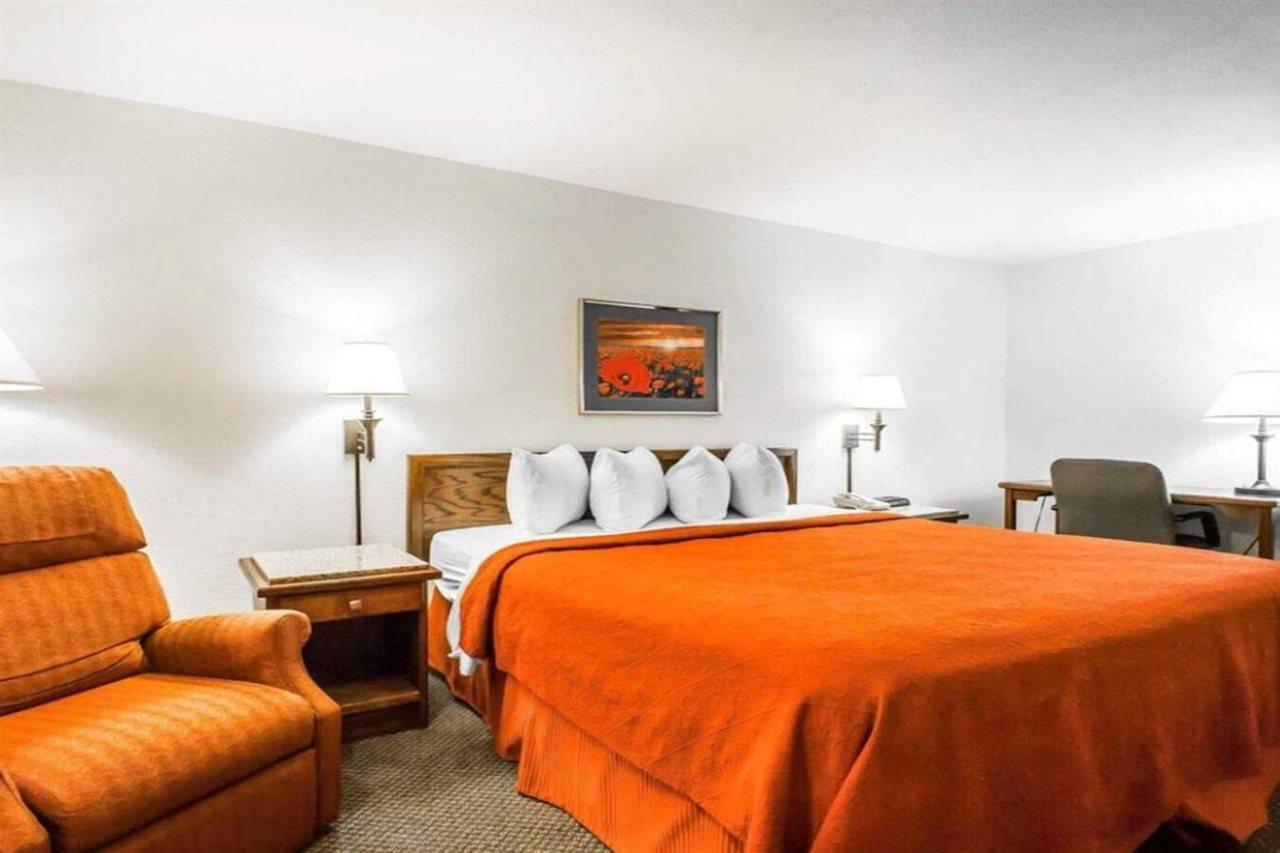 Econo Lodge Central Midland Kültér fotó