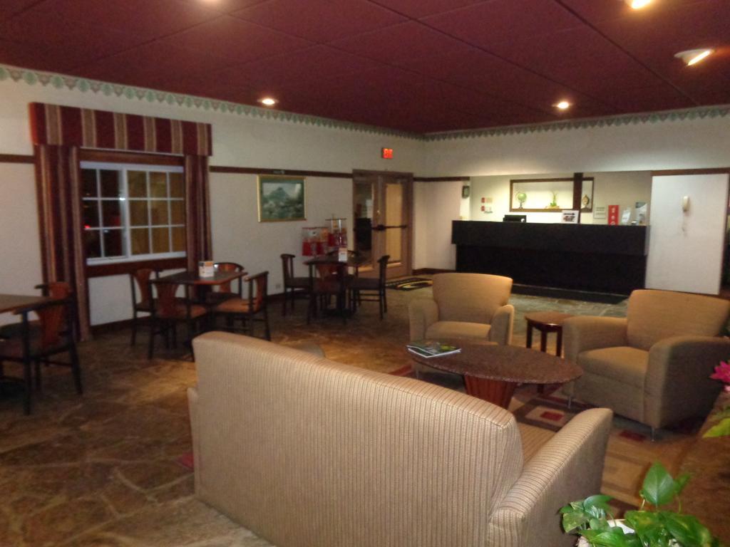 Econo Lodge Central Midland Kültér fotó
