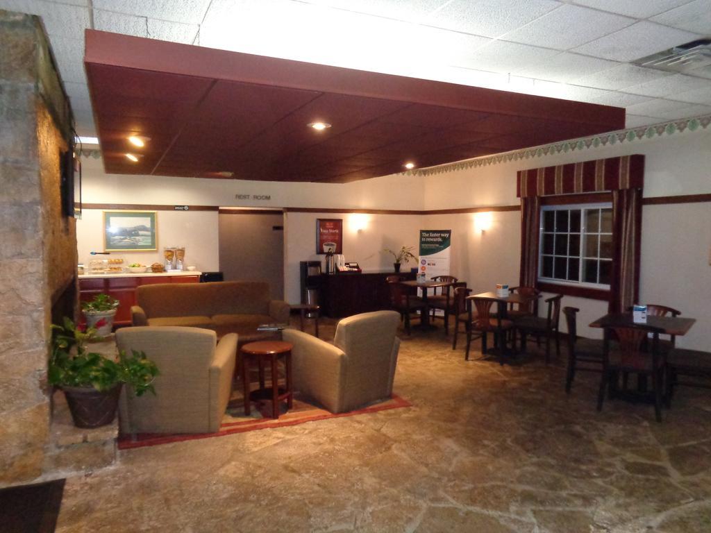 Econo Lodge Central Midland Kültér fotó