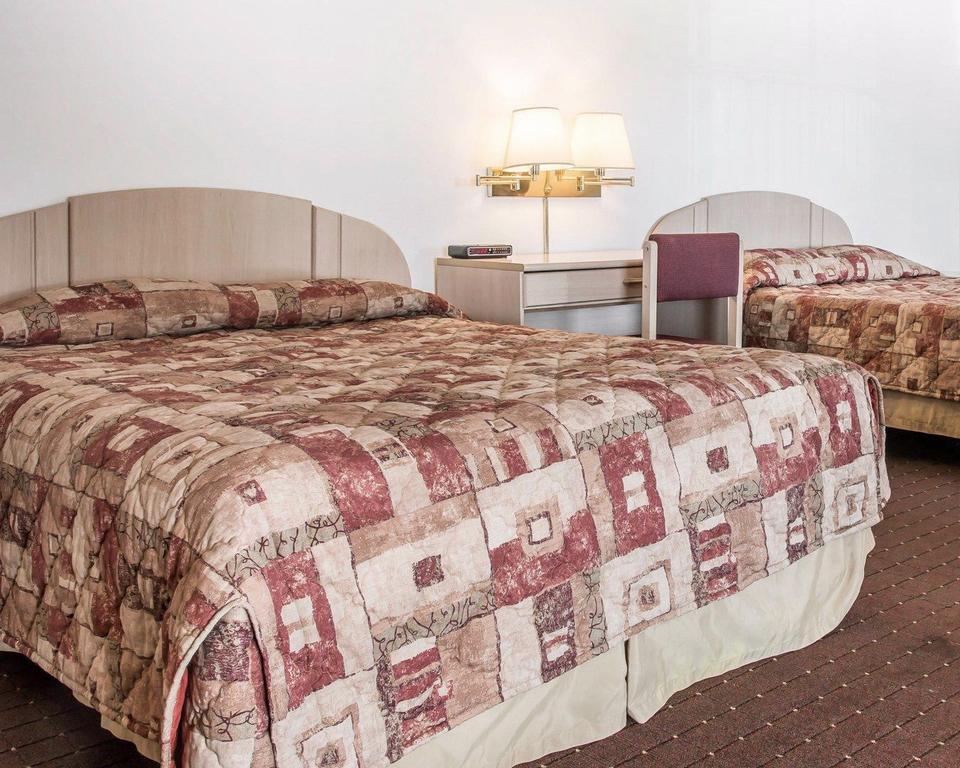 Econo Lodge Central Midland Kültér fotó