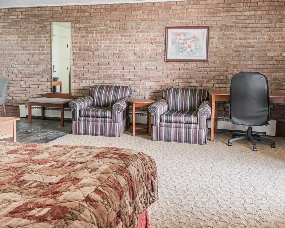 Econo Lodge Central Midland Kültér fotó