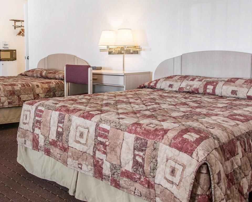Econo Lodge Central Midland Kültér fotó