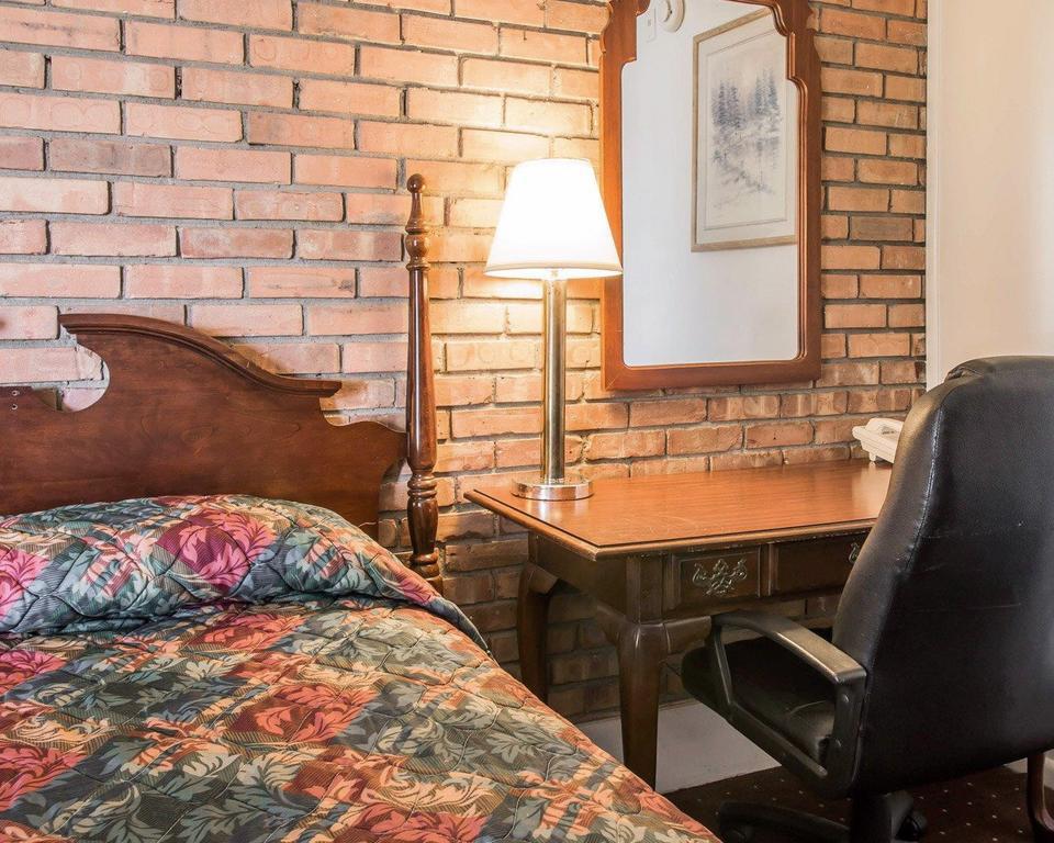 Econo Lodge Central Midland Kültér fotó