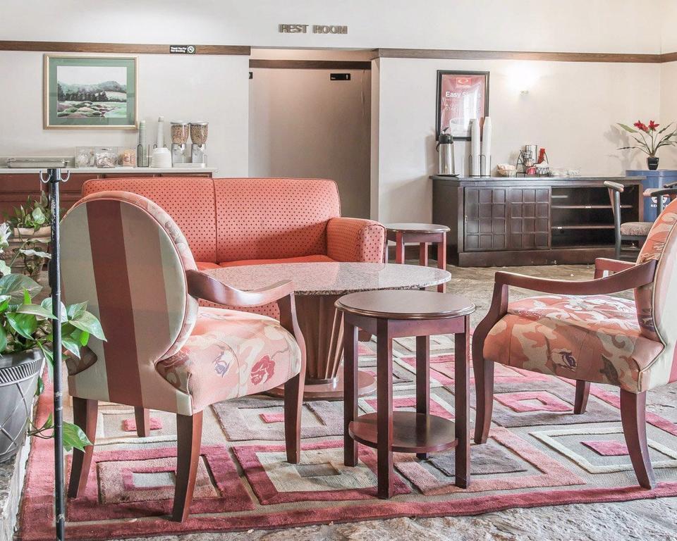 Econo Lodge Central Midland Kültér fotó