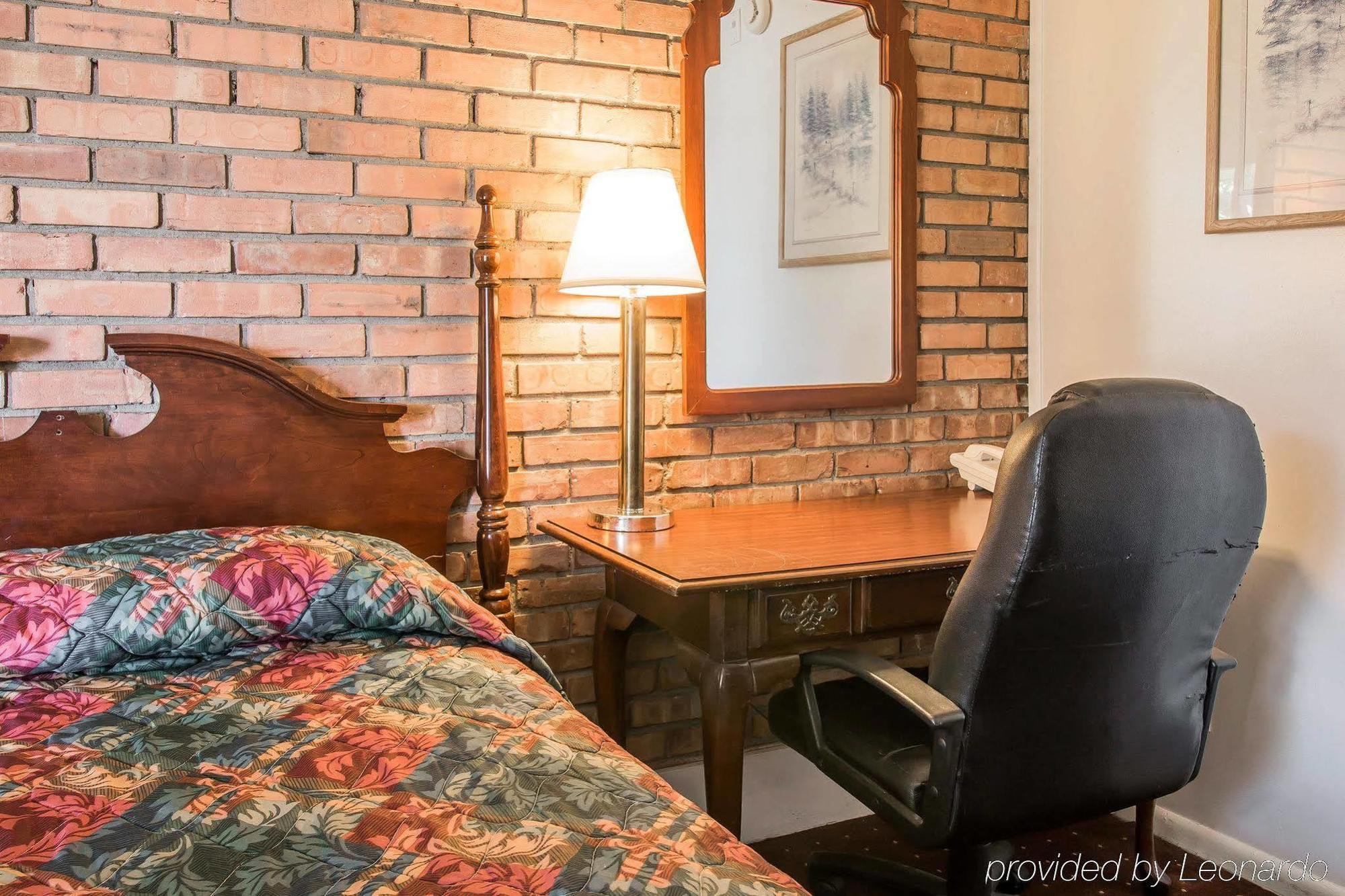 Econo Lodge Central Midland Kültér fotó