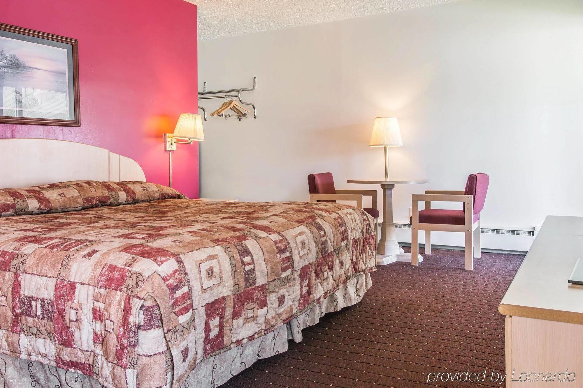Econo Lodge Central Midland Kültér fotó