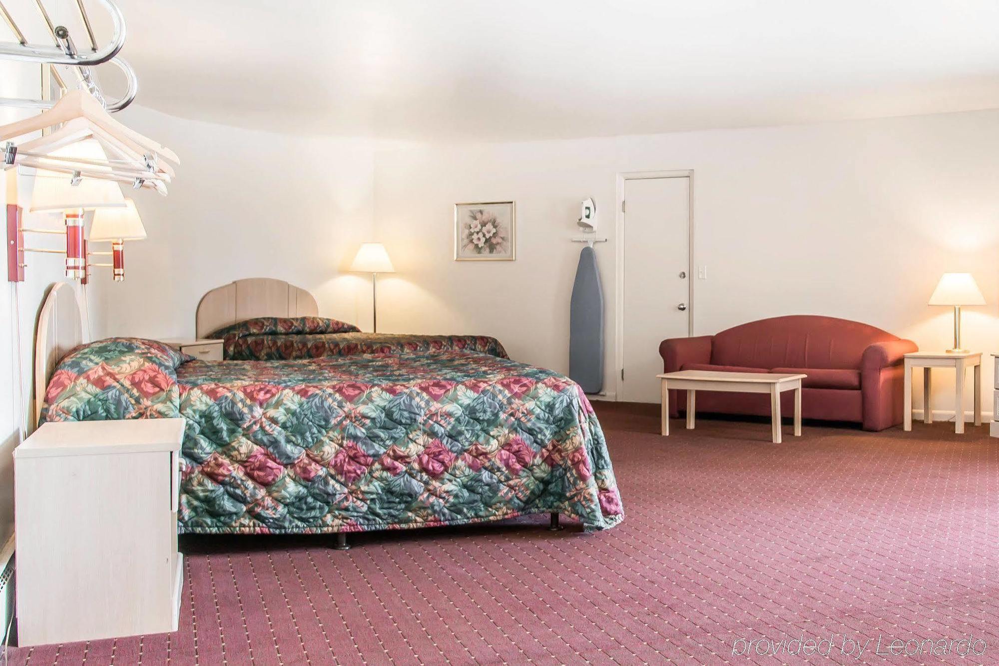 Econo Lodge Central Midland Kültér fotó