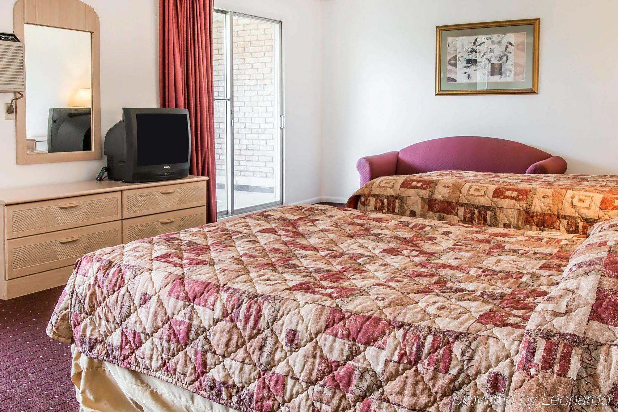Econo Lodge Central Midland Kültér fotó