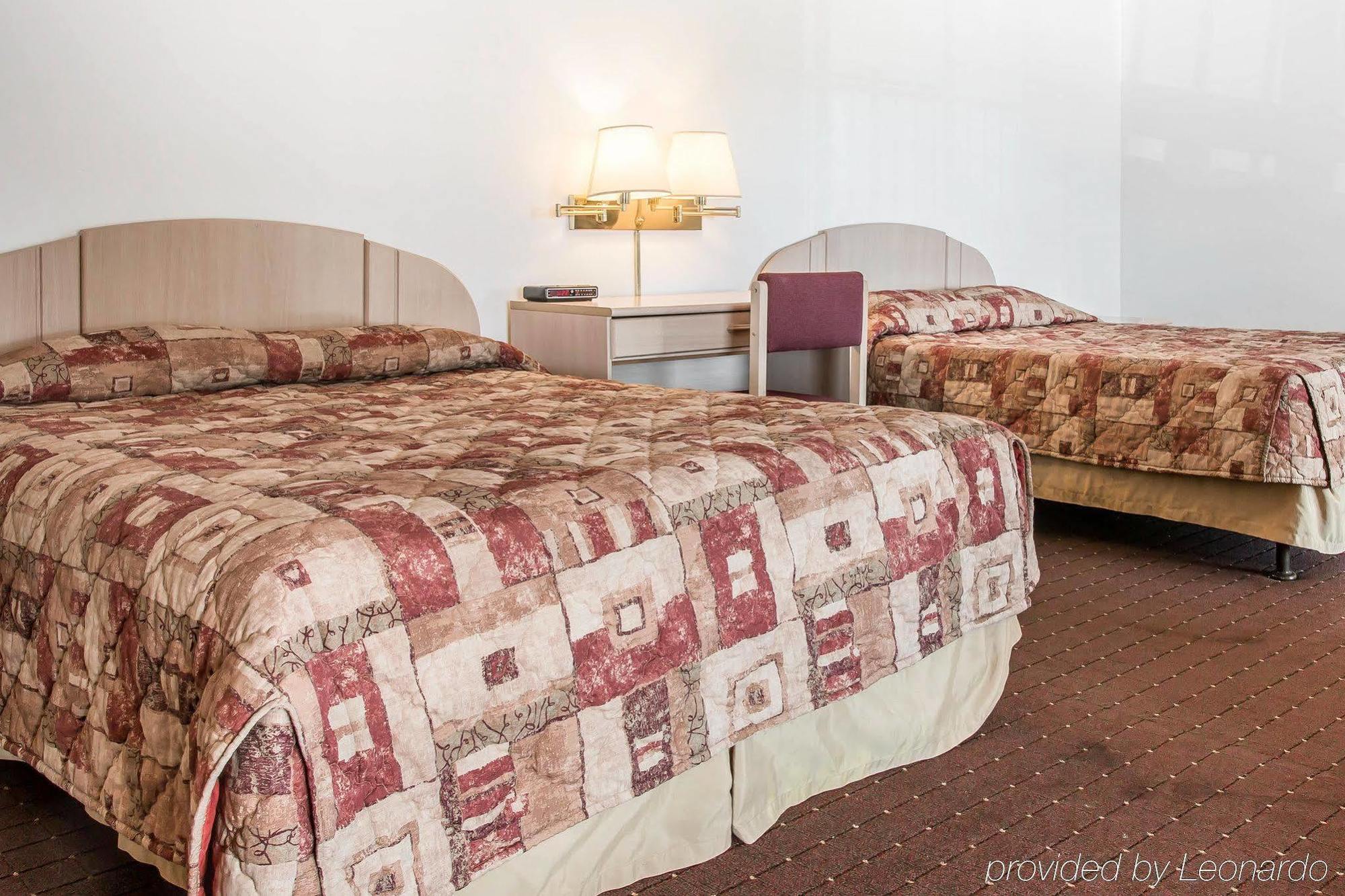 Econo Lodge Central Midland Kültér fotó