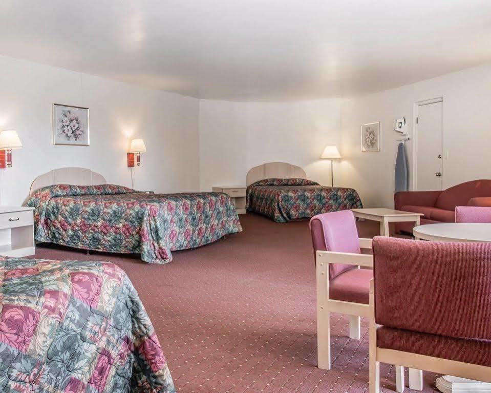 Econo Lodge Central Midland Kültér fotó